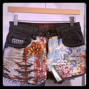 Levi’s custom designed high waisted vintage shorts